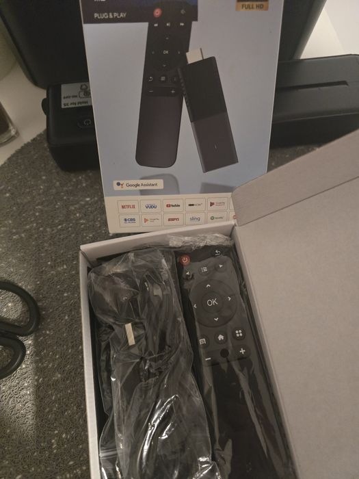 TV Stick 4K Android 14 8GB RAM 128GB pamięci WiFi z pilotem