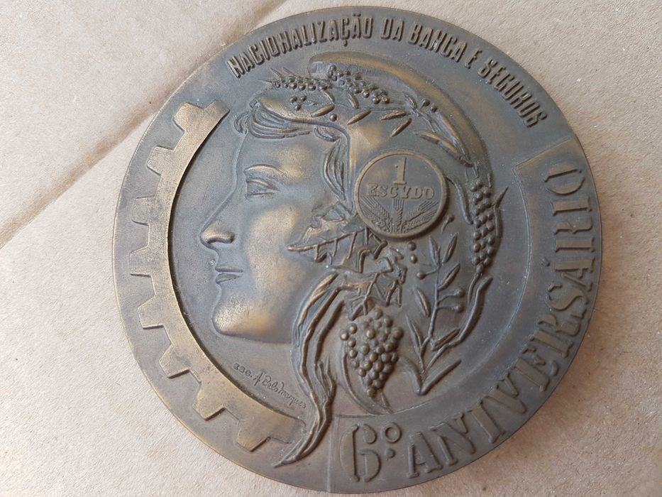 9 Medalhas Comemorativas em Bronze - 3 euros cada