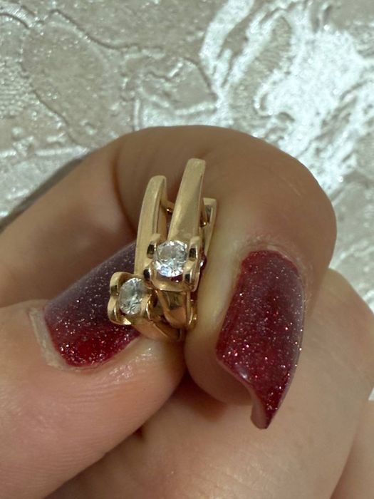 Золотые серьги с бриллиантами