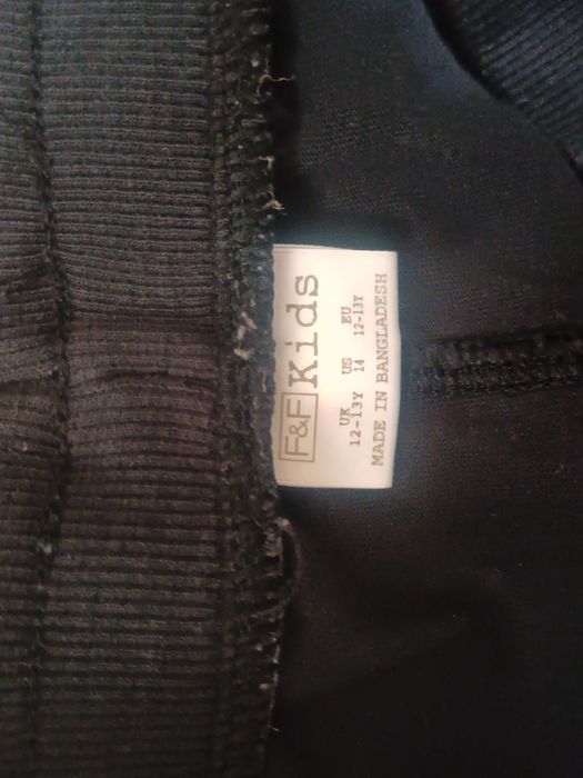 Krótkie spodenki f&f czarne 152 158