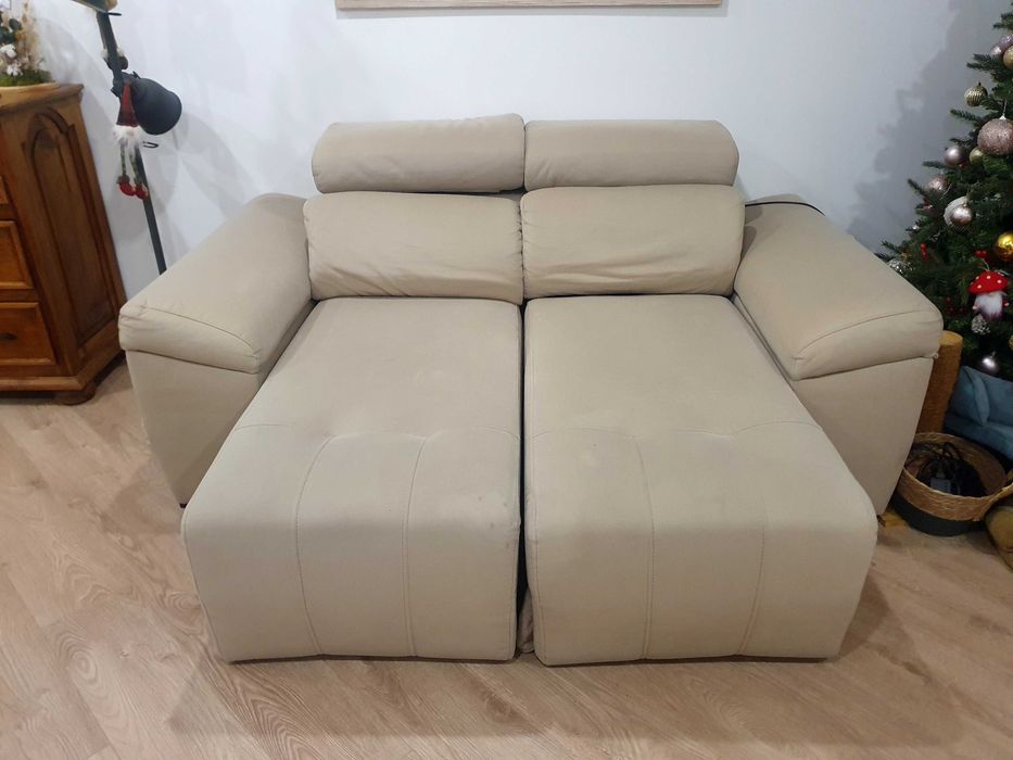 Sofá com assentos extensíveis e cabeceiras rebatíveis de 2 lugares