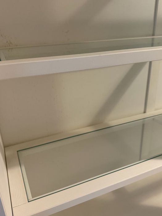 Móvel Vitrine Branco com Portas de Vidro Deslizantes