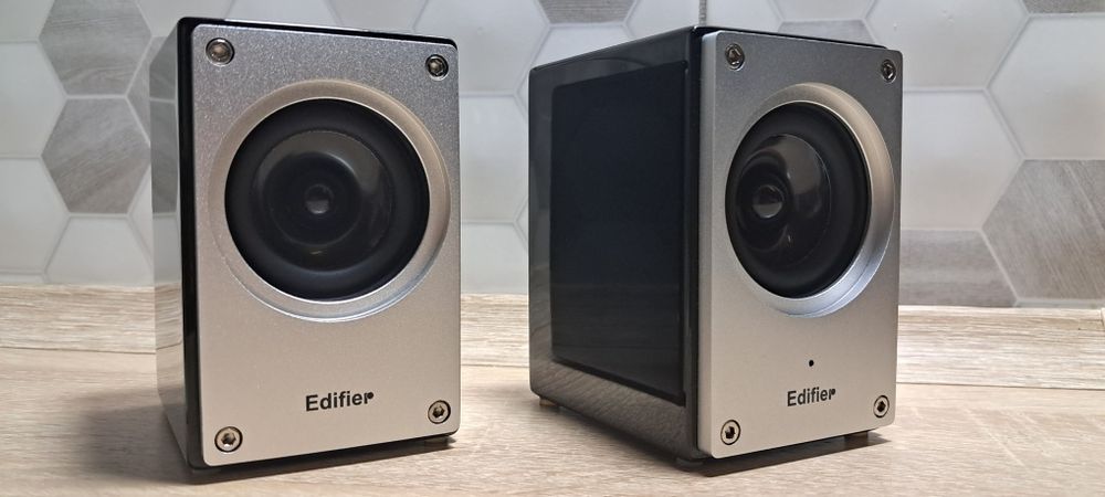Продам эксклюзивные акустические колонки Edifier MP210  Black/Silver