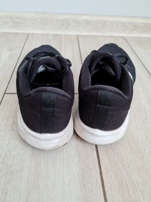 Czarne adidasy nike
Buty do biegania, na trening
 36.5
Wkładka 23
