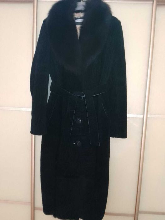 Шуба из натурального меха (стриженный астраган) .