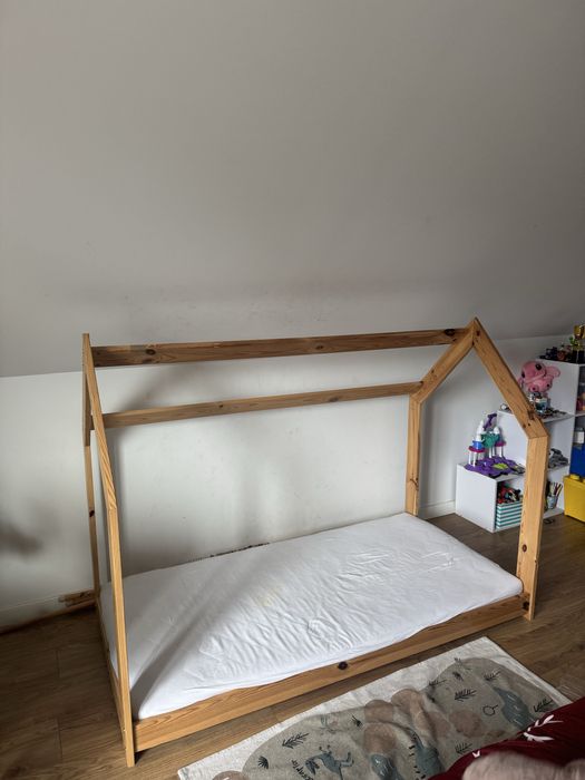 Lóżko dziecięce domek