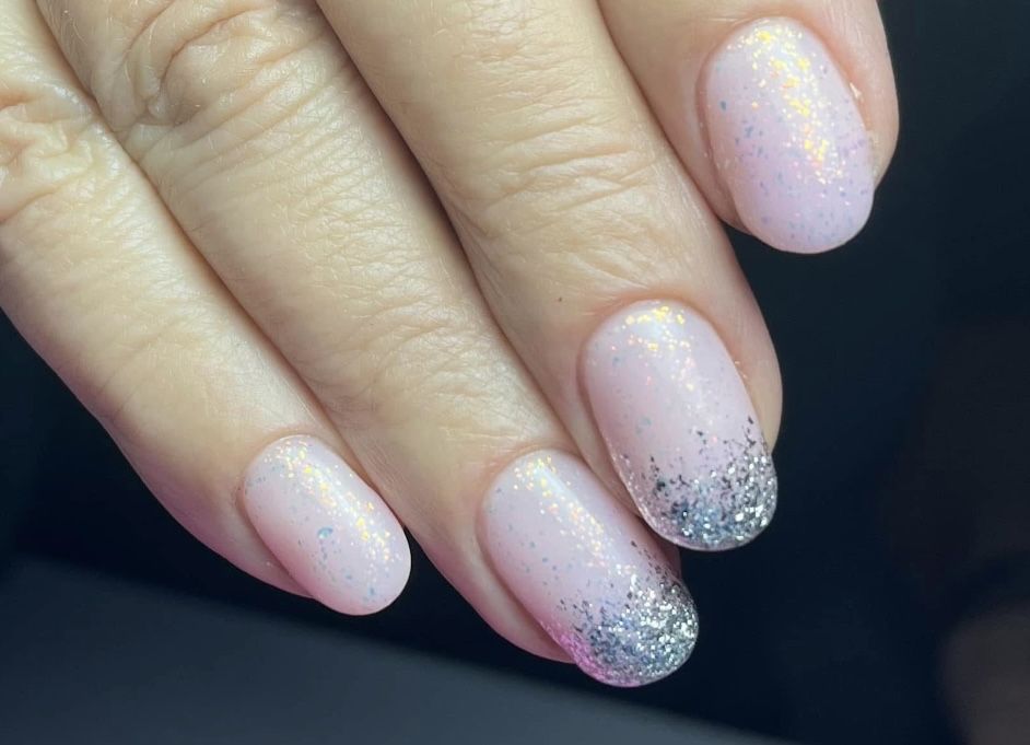 Manicure przedluzanie hybryda
