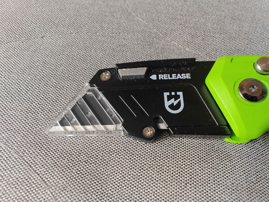 Nóż tapicerski 19 mm aluminiowy składany trapezowy Wuber do tapet