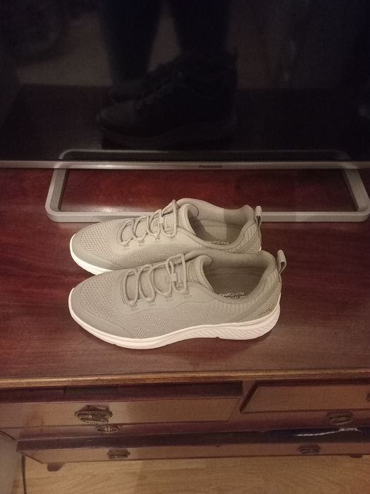 Tenis senhora Skechers