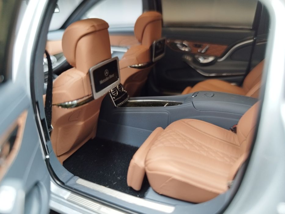 1:18 Almost Real 2016 Mercedes-Maybach S-Class S600 V12 model