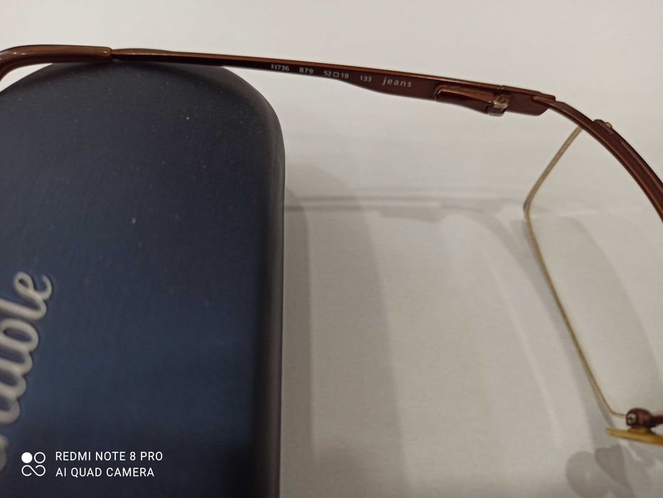 Óculos da Façonnable com estojo