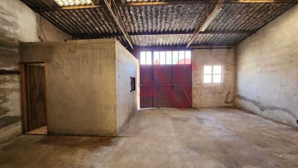 Armazém com logradouro em Penamaior, Paços de Ferreira