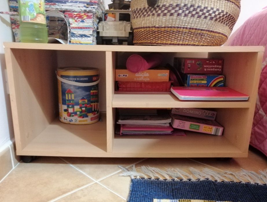 Mobiliário de quarto de criança - Cavalete / Quadro ; Banco ; Armário