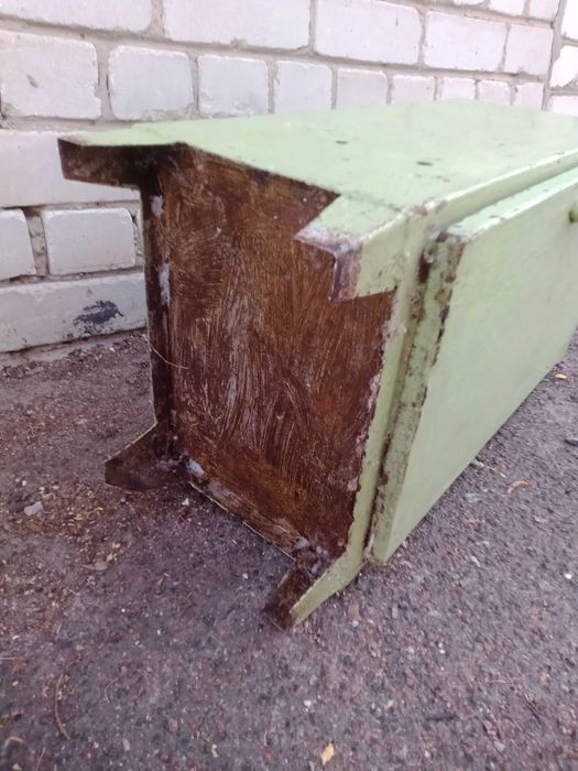 Шкаф металлический с дверцами. Ключик.
Размер: 35см.Х 60см.Х25см.