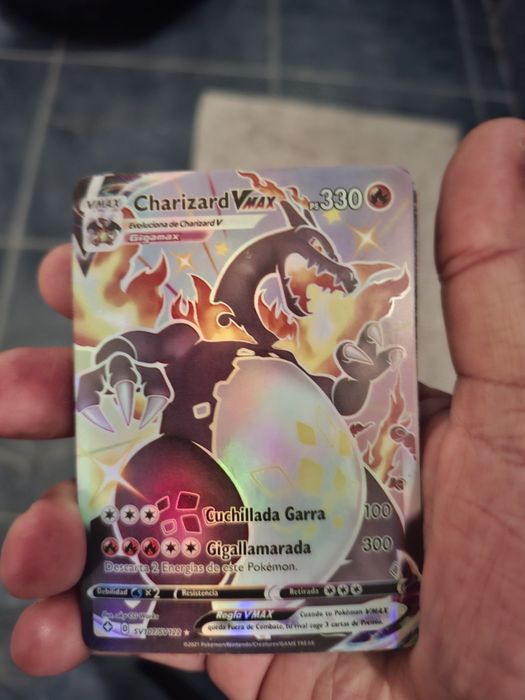 Carta Pokemon Charizard VMAX Shiny