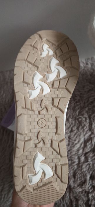 Nowe zimowe buty 33