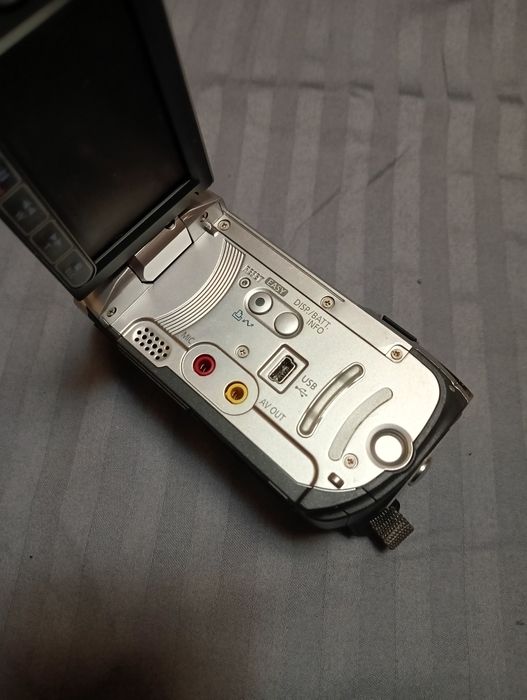 Видео камера Canon FS100.