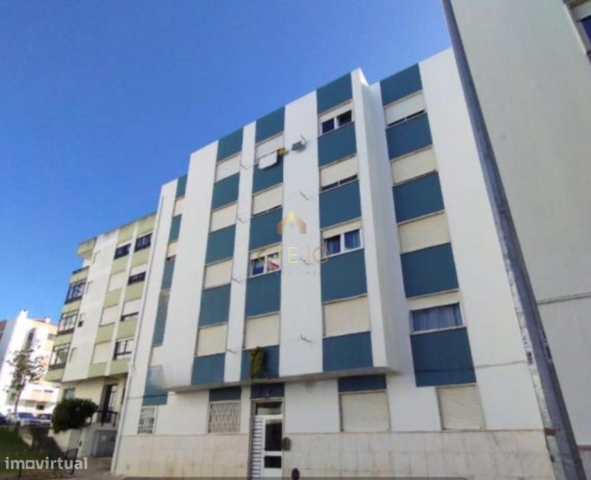 Apartamento com Vista Urbana em Sintra