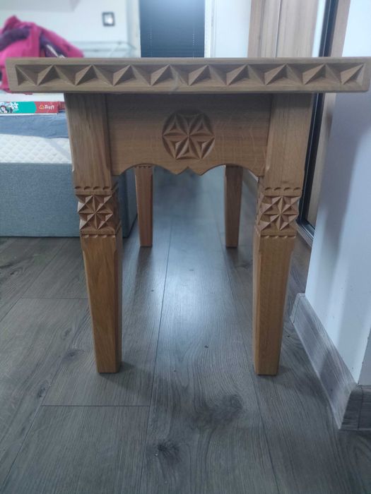 Sprzedam nowy dębowy stolik kawowy