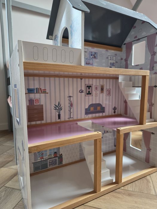 Domek dla lalek w bardzo dobrym stanie