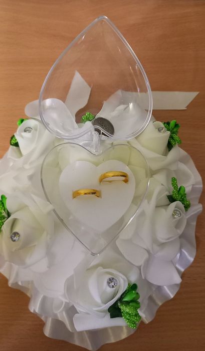 Свадебная подушка с кольцами