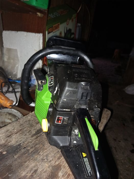 Продам бензопилу