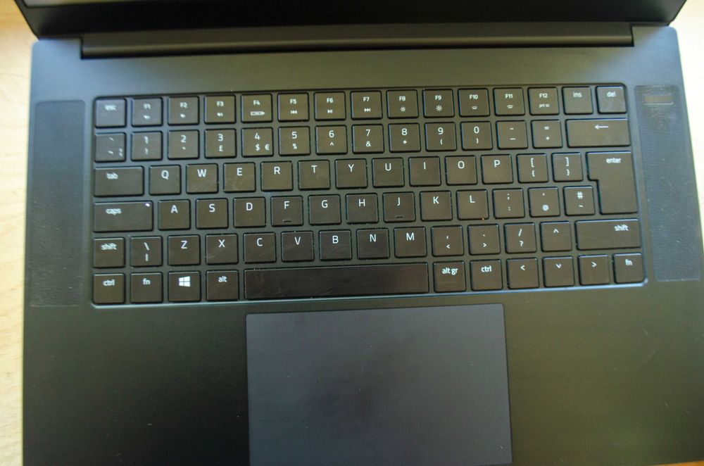 Laptop Razer Blade 15'' i7 | GTX 1060 | NVMe SSD 512GB + 1 TB HDD |