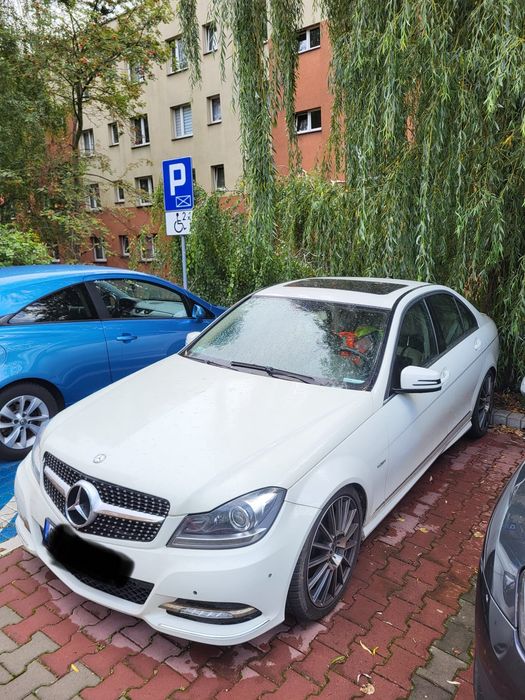 Samochód Mercedes klasa C