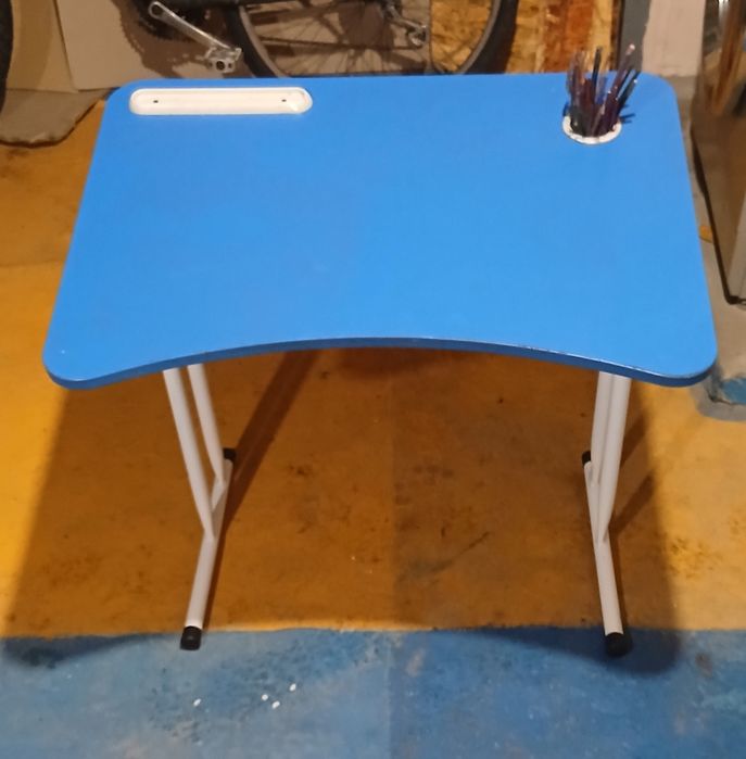 Продам детскую парту.