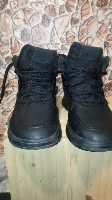 Продам Adidas в гарному стані 42
