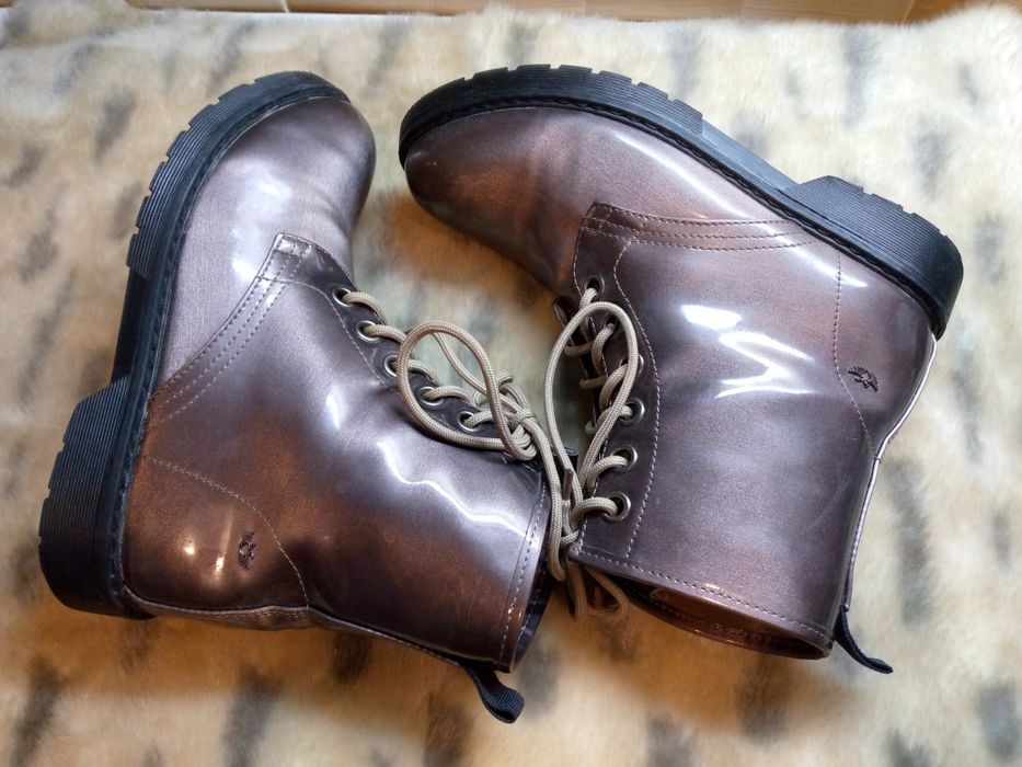 Ботинки берцы женские демисезон зима.  Германия Лаковая кожа Размер 41