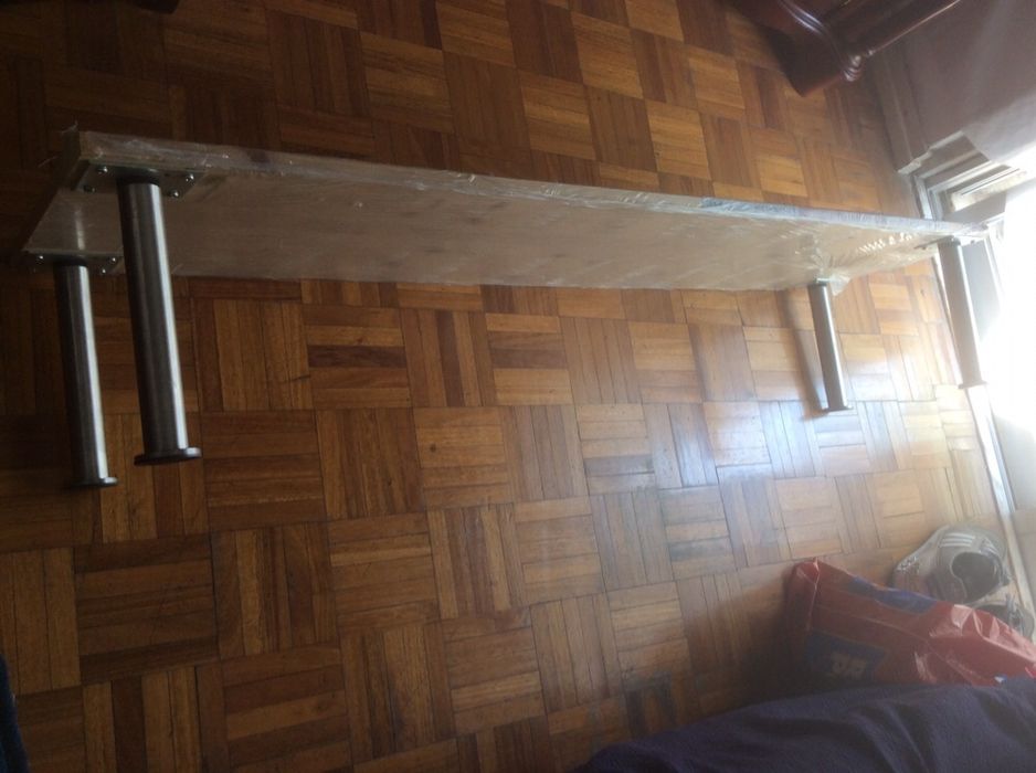 Mesa de apoio/cama