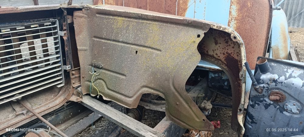 Решітка крила газ 52