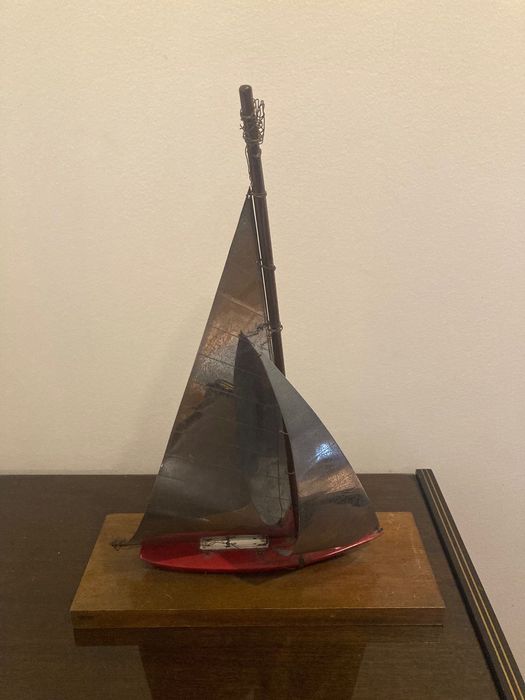 Barco em madeira artesanal