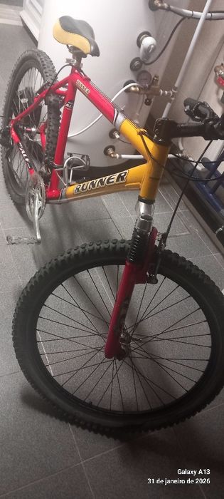 Bicicleta roda 26x1,95 vermelha e amarela