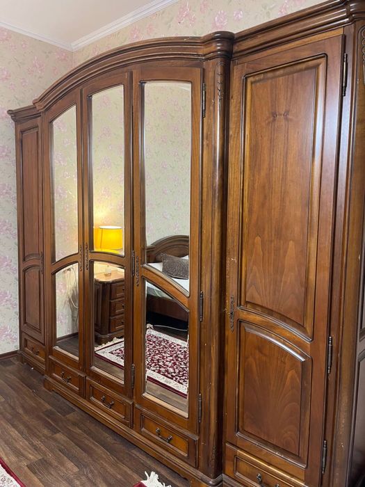 Спальня РУМЫНИЯ натуральное дерево кровать+тумбочки+шкаф+комод+зеркал