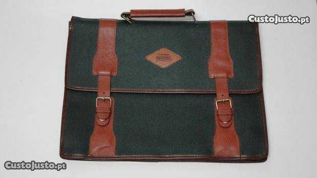 Mala de homem em pele verde e castanho Nestlé