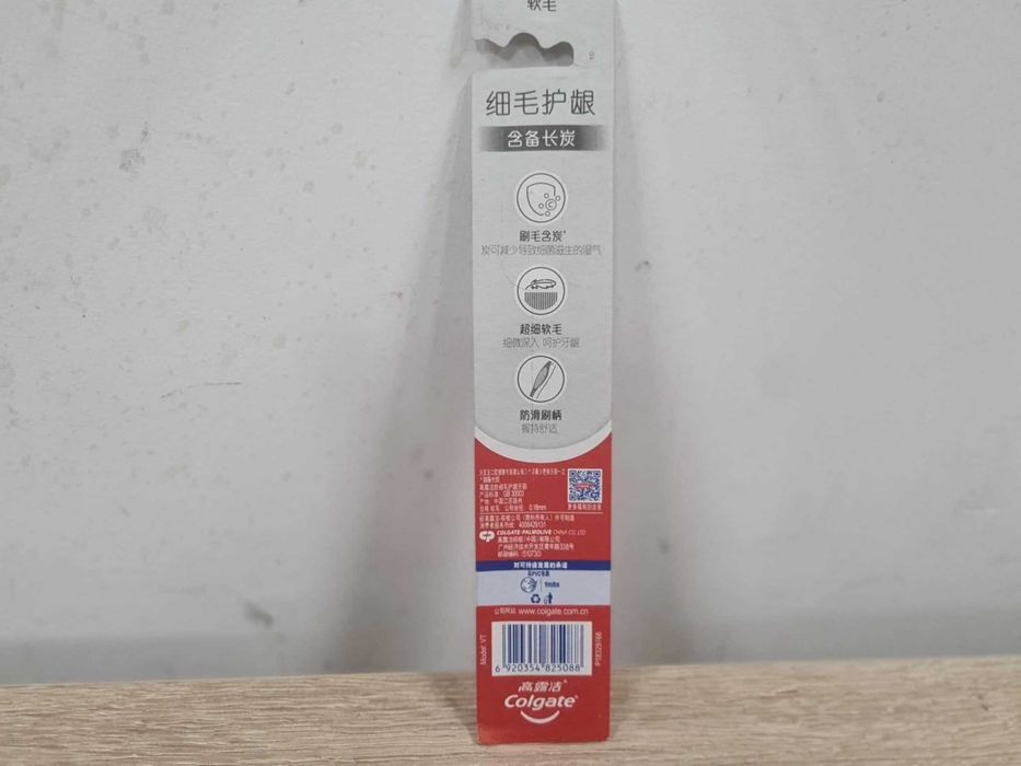 Szczoteczka do zębów Colgate High Density Charcoa