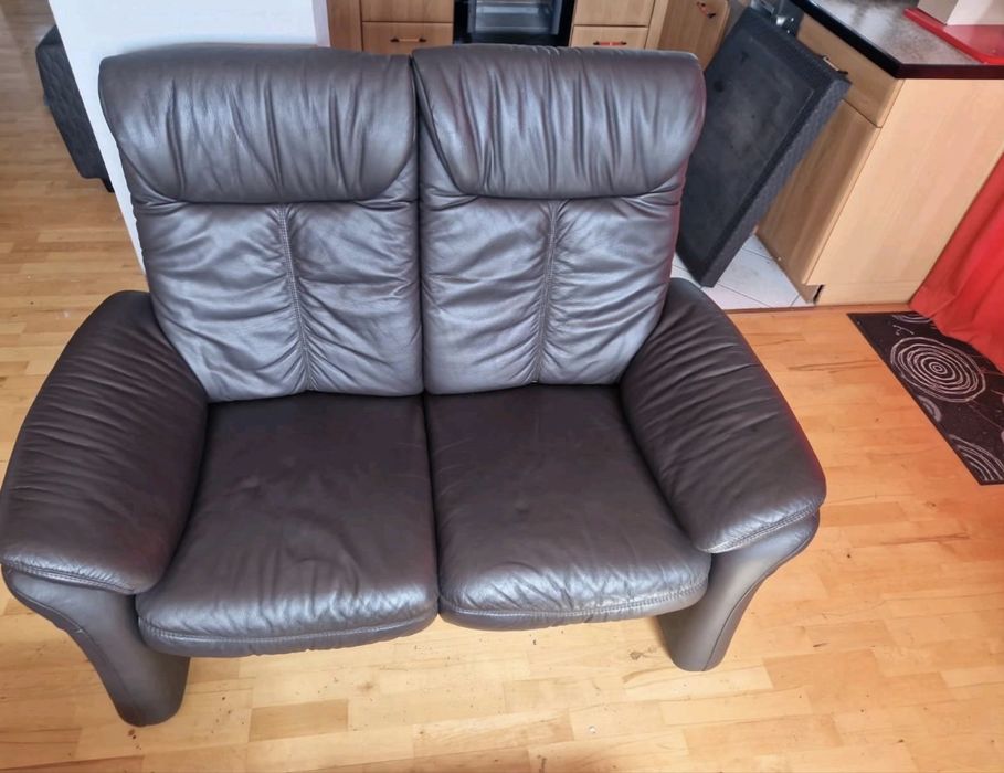 Шкіряний диван з підставкою для ніг, б/у