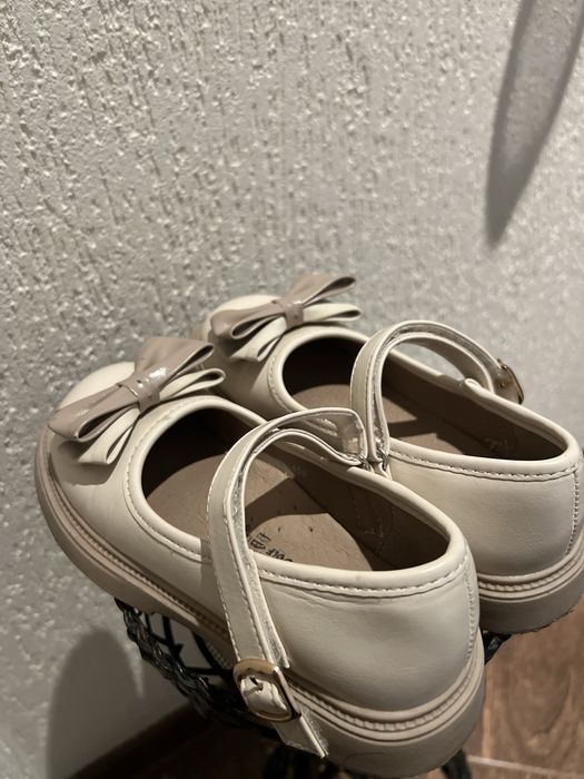 Туфельки бежеві для дівчинки