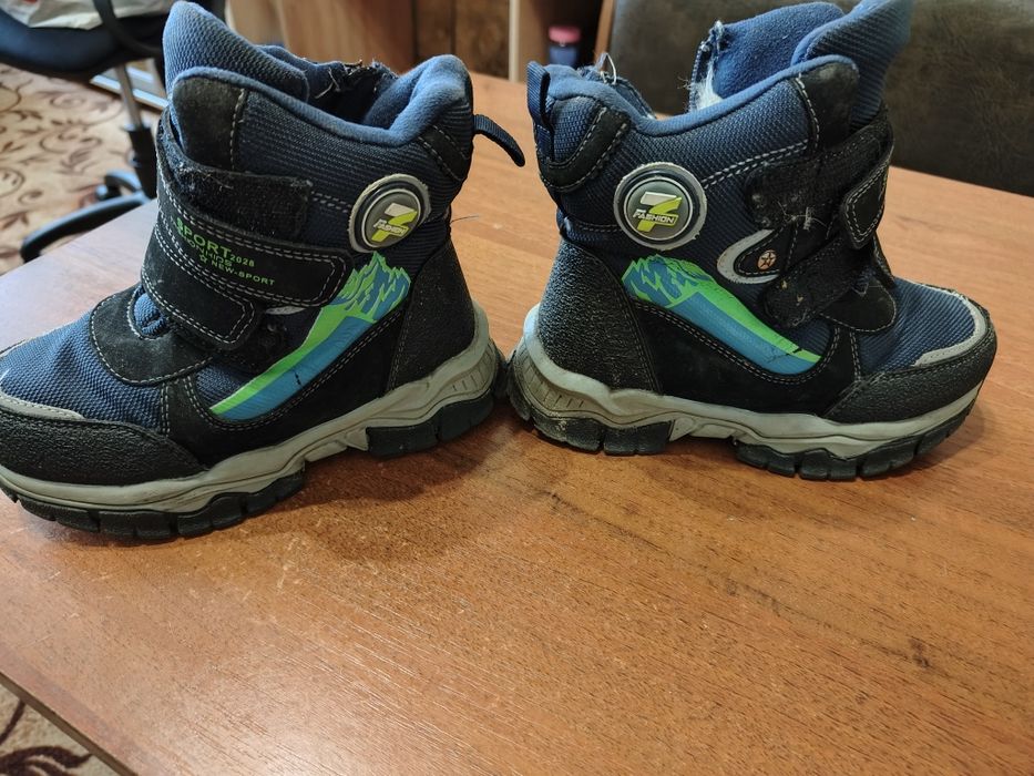 Продам зимние ботинки