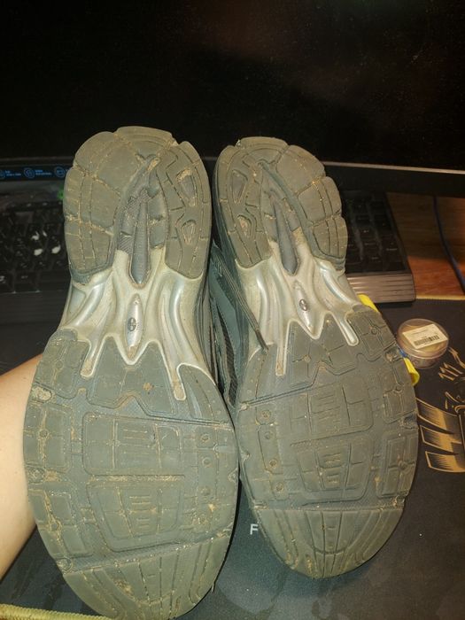 New Balance р42/27,5 см бу мало