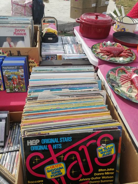 Various records and various prices.425129908644751366