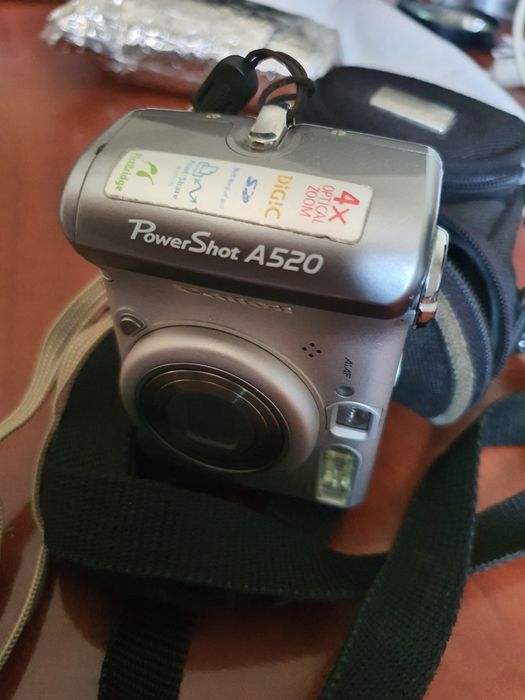 2 câmaras fotográficas prontas a disparar