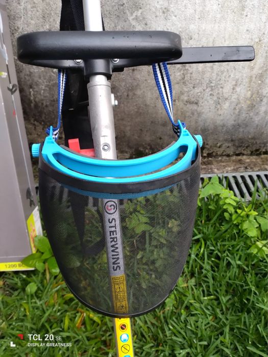 Máquina de relva para aparar os cantos