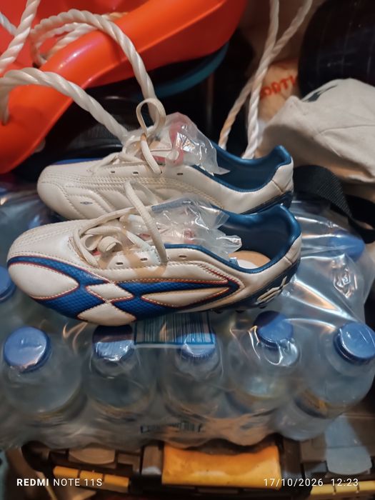 Chuteiras n 32,5 Umbro como novas