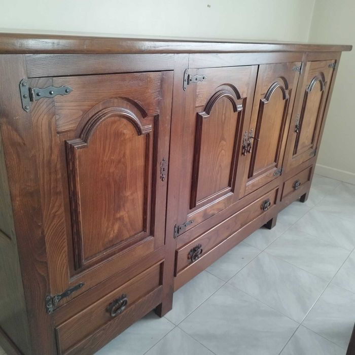 Mesa de sala em madeira de castanho