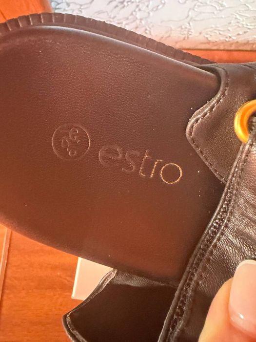 Сандалі шкіряні чорні Estro