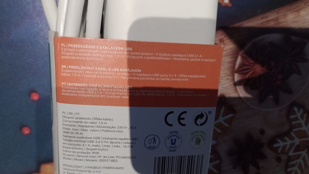 Przedłużacz z zasilaczem USB