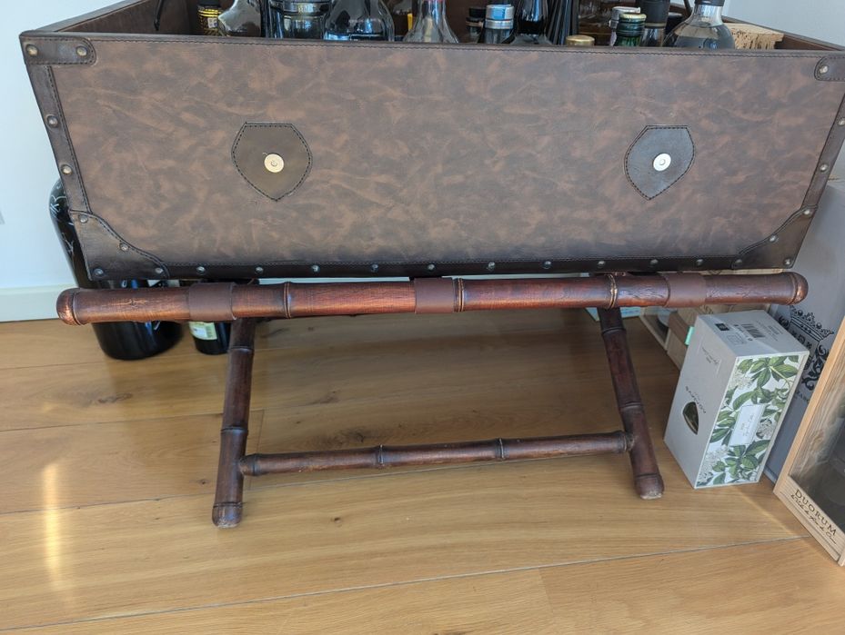 Caixa de bebidas de pele vintage